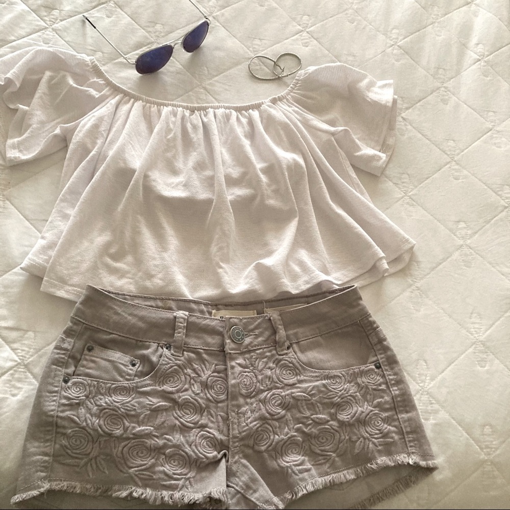Little white shirt to wear/dress up or down